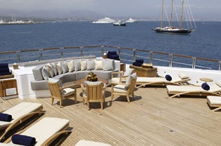 ANASTASIA - Aft deck suning